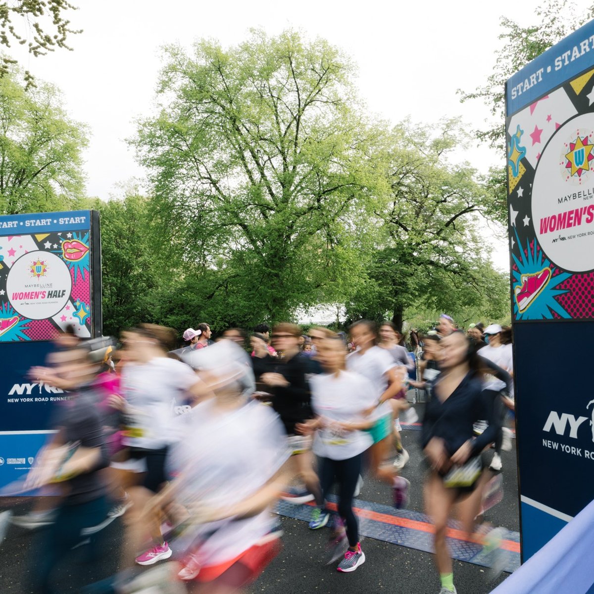 Runners at the Maybelline Women's Half start line