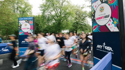 Runners at the Maybelline Women's Half start line