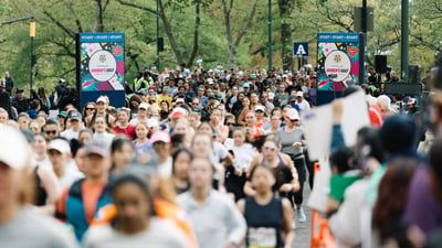Runners at the Maybelline Women's Half start line