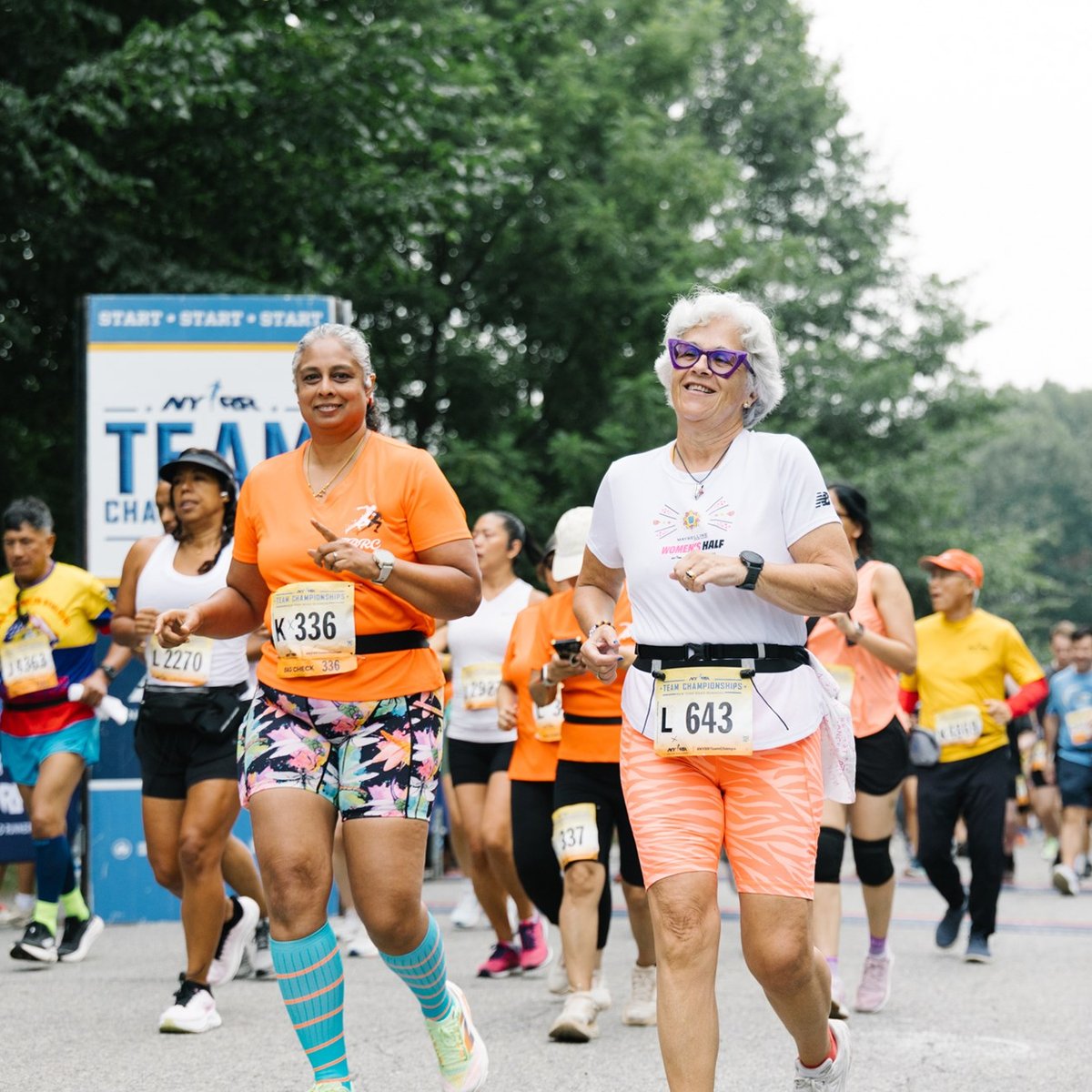 2 runners smiling at the starting line