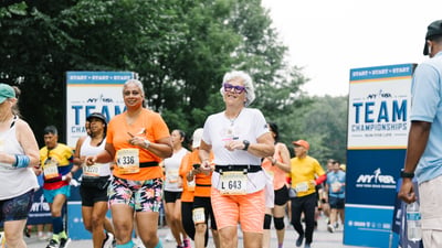 2 runners smiling at the starting line