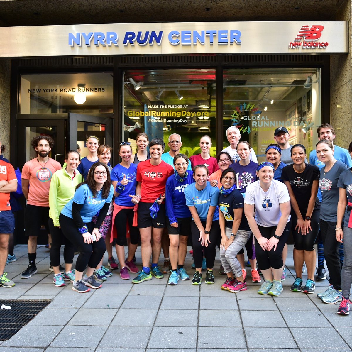 A running group outside of the NYRR Run Center