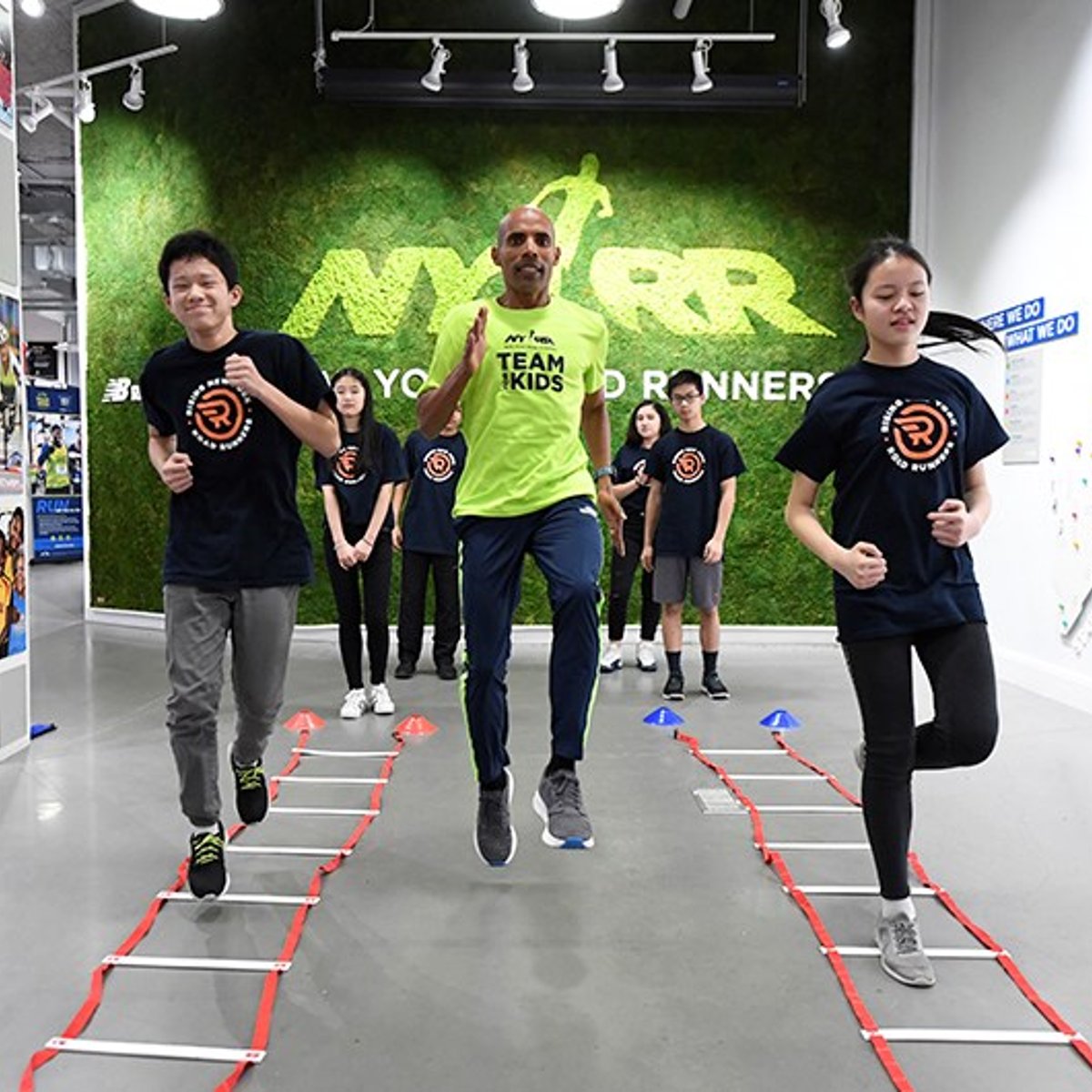 Meb working out with Rising New York Road Runners at the NYRR RunCenter