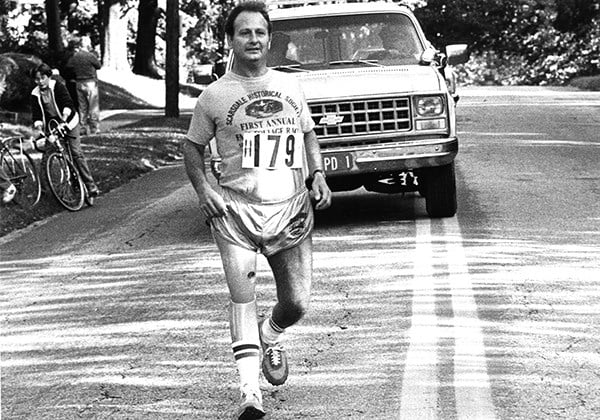 Dick Traum running with prosthetic leg black and white photo