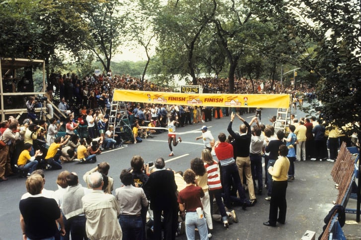Sydney Maree crossing the finish line at the inaugural 5th Avenue Mile in 1981.