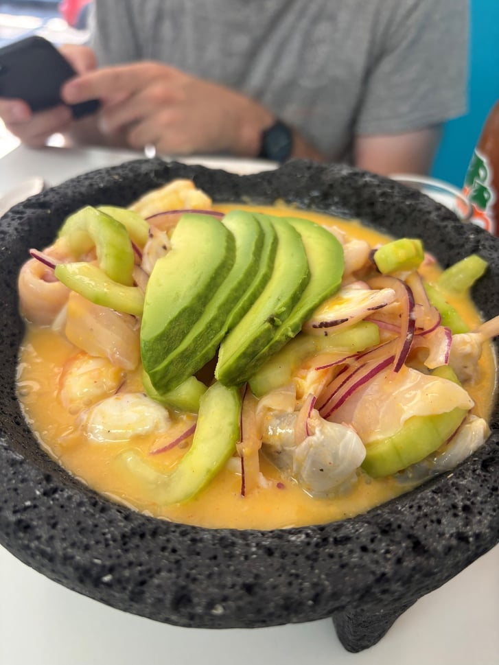 Mariscos El Submarino avocado