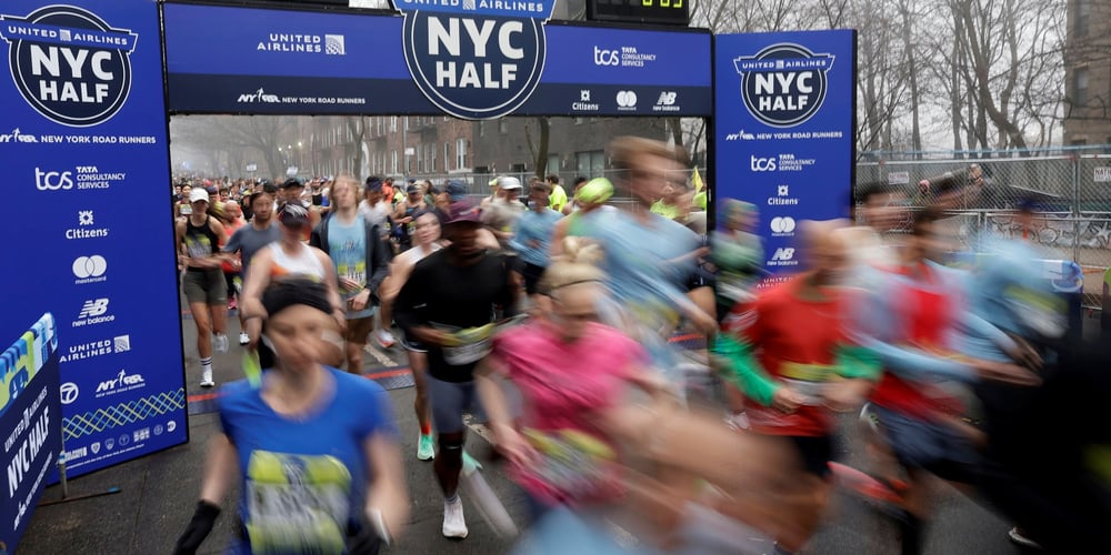 2025 United Airlines NYC Half with blurred runners