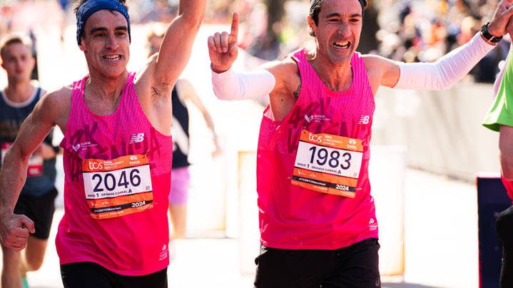2 2024 TCS NYC Marathon men runners on course