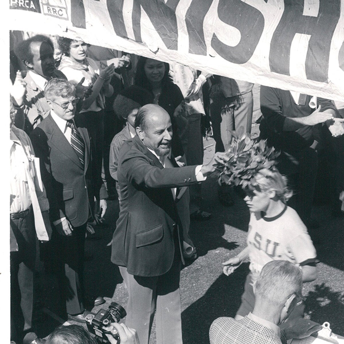 1975 New York City Marathon women finish
