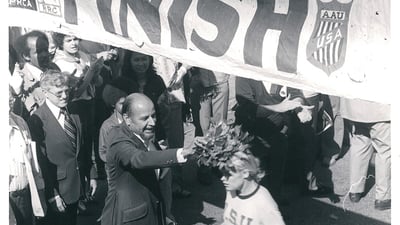 1975 New York City Marathon women finish