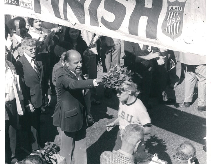 1975 New York City Marathon women finish