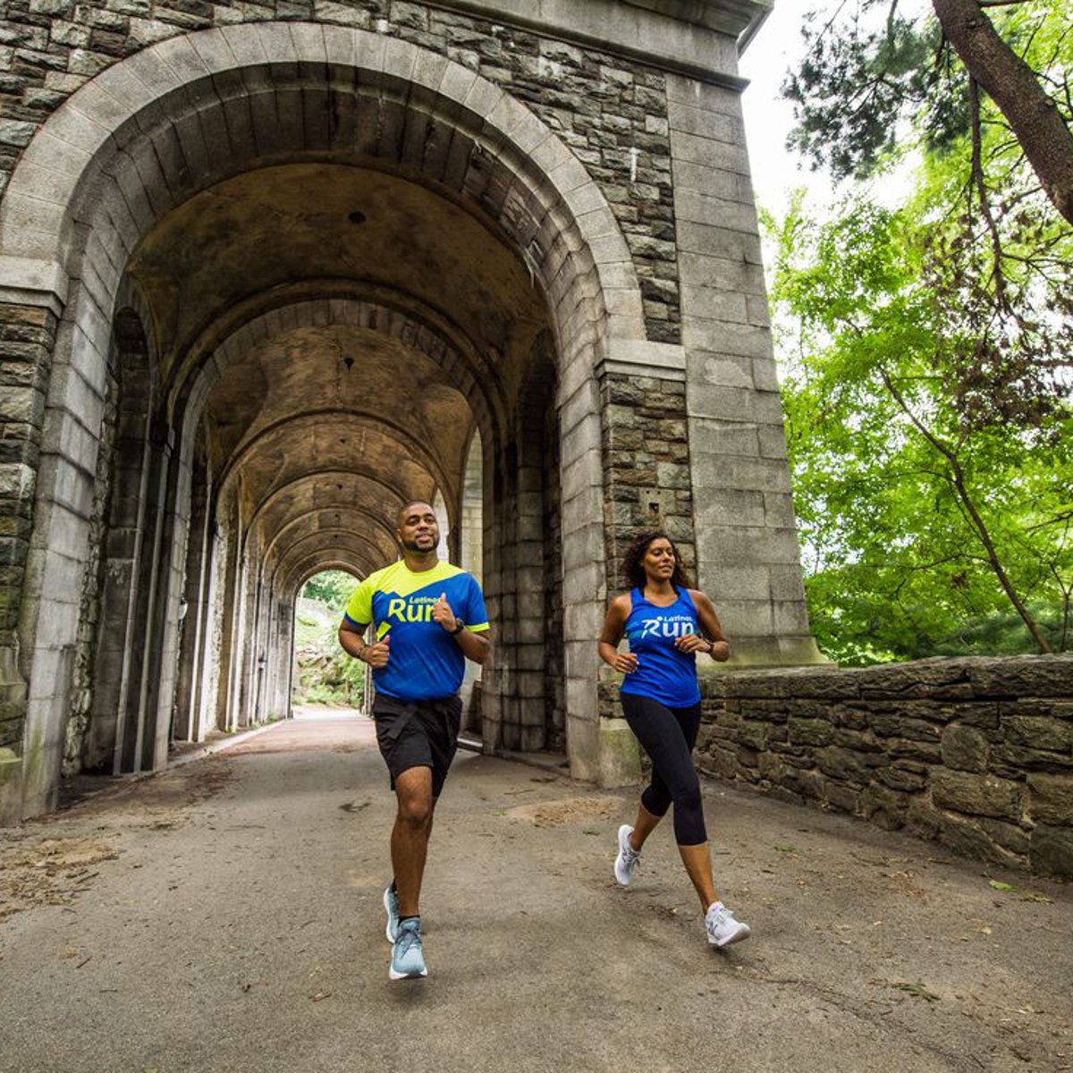 2 runners in Fort Tryon Park