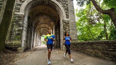 2 runners in Fort Tryon Park