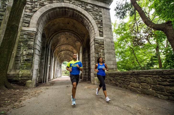 2 runners in Fort Tryon Park