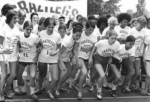 Black and white photo of runners at the start of the 1972 Crazylegs Mini Marathon