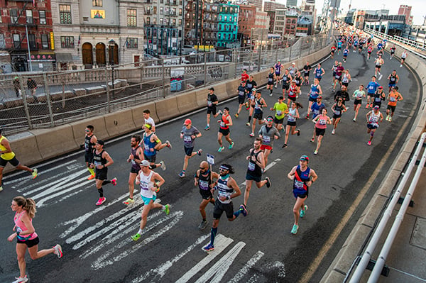 2022 UA NYC Half runners coming off Manhattan Bridge