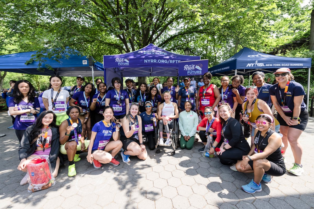 Susannah Scaroni with NYRR Run for the Future girls at the 2023 Mastercard NY Mini 10K