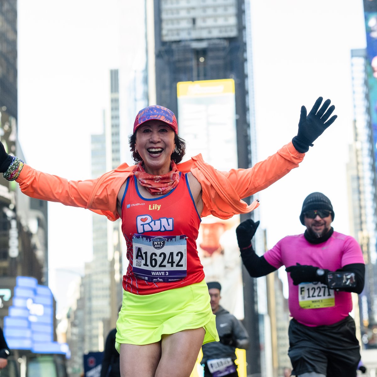 Runner in Times Square at 2023 United Airlines NYC Half