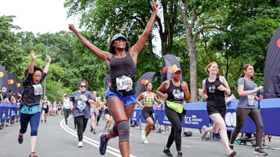 2022 Mastercard Mini 10K finish