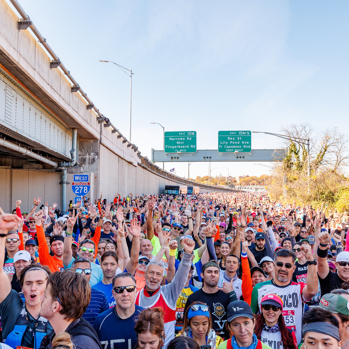 2024 TCS NYC Marathon group of runners at start on Verrazzano Bridge