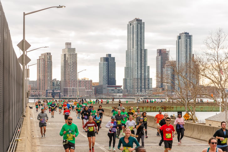 Runners exiting FDR Drive onto East 42nd Street at 2024 United Airlines NYC Half
