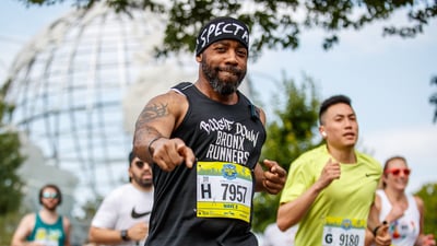 Boogie Down Bronx runner at 2023 NYRR Queens 10K