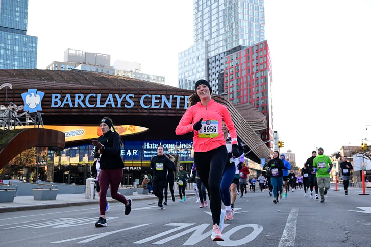 2023 United Airlines NYC Half runners with Barclays Center in background.