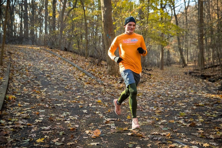 Man runs in Staten Island Half long sleeve