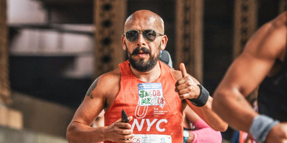 Jacob Hoyos running the 2023 TCS New York City Marathon