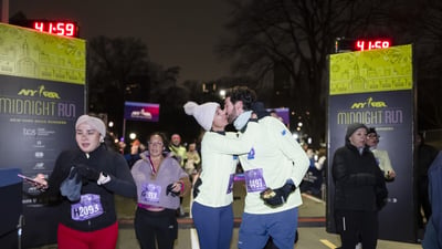 Runners at the 2025 NYRR Midnight Run