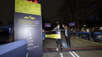 Runners at the 2025 NYRR Midnight Run
