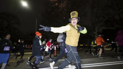 Runners at the 2025 NYRR Midnight Run