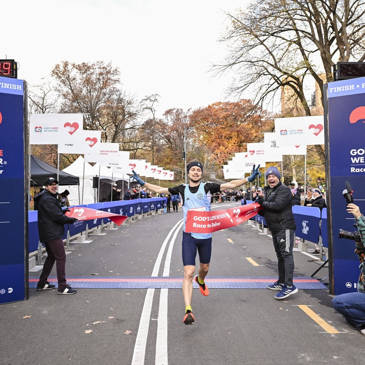 Runners at the 2025 Race to Deliver 4M to Benefit God's Love We Deliver