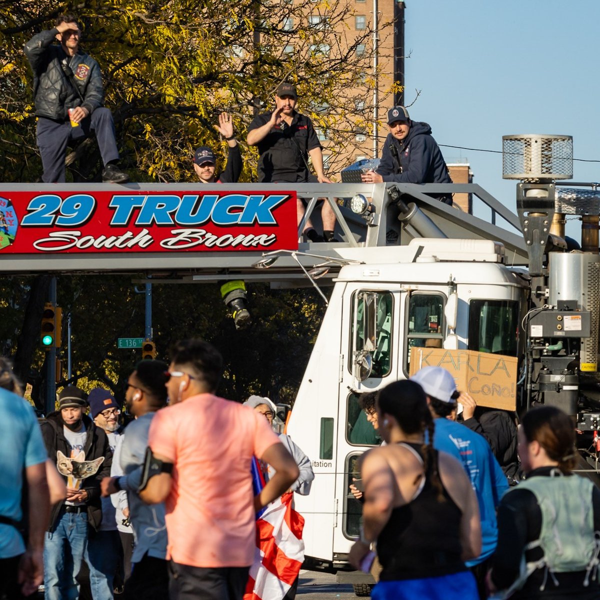 NYFD truck overlooking runners