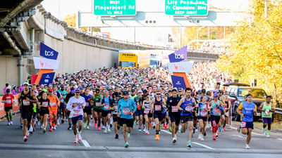 Front of crowd of runners