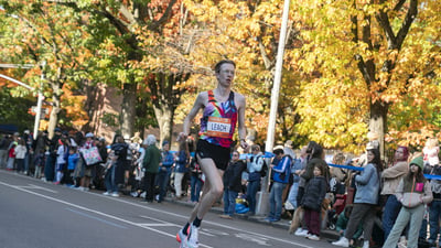 Pro runner Matt Leach nearing finish of 2025 TCS NYC Marathon