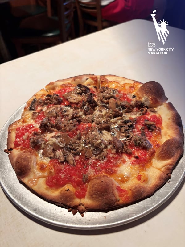 Lee's Tavern on Staten Island pizza