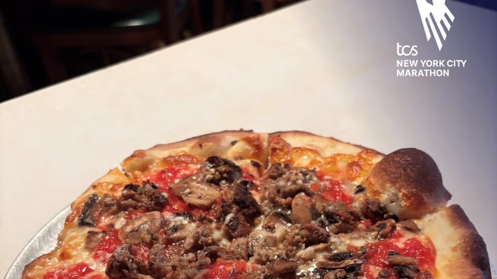 Lee's Tavern on Staten Island pizza