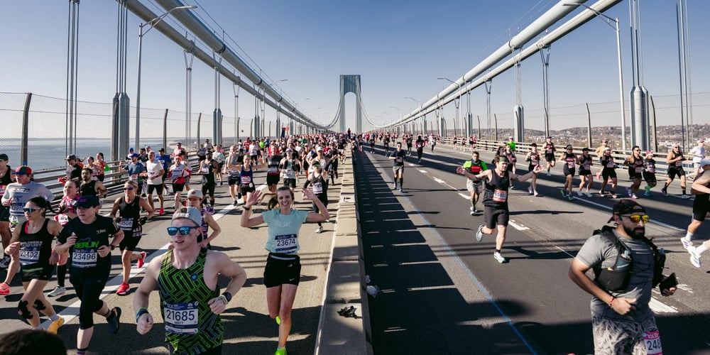 Marathon runners on the Verrazzano-Narrows Bridge