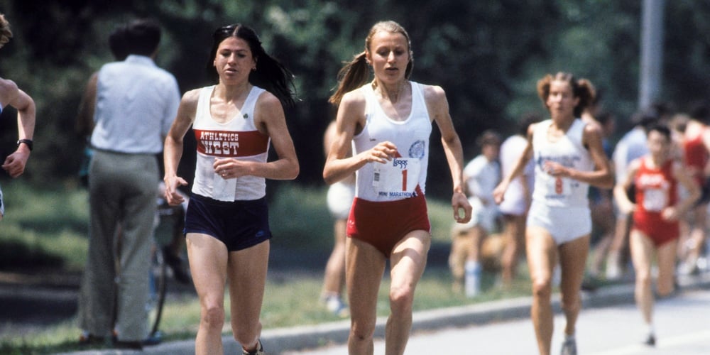Patti Dillon and Grete Waitz running the 1981 L'eggs Mini Marathon.