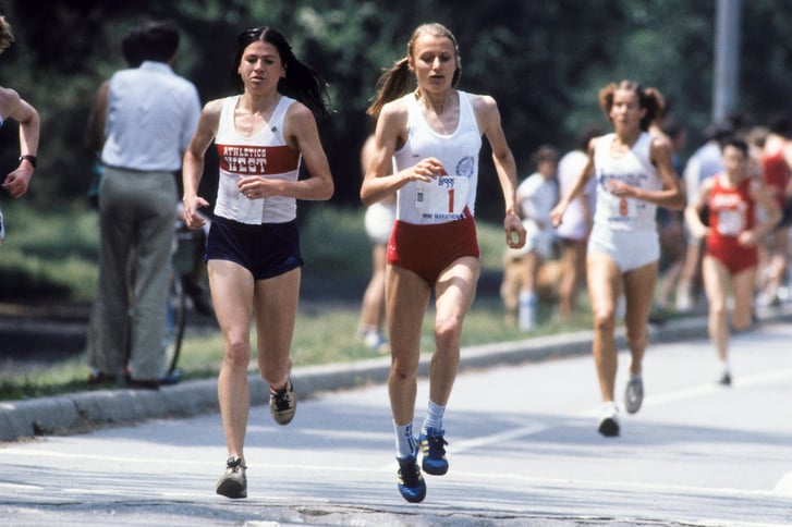 Patti Dillon and Grete Waitz running the 1981 L'eggs Mini Marathon.