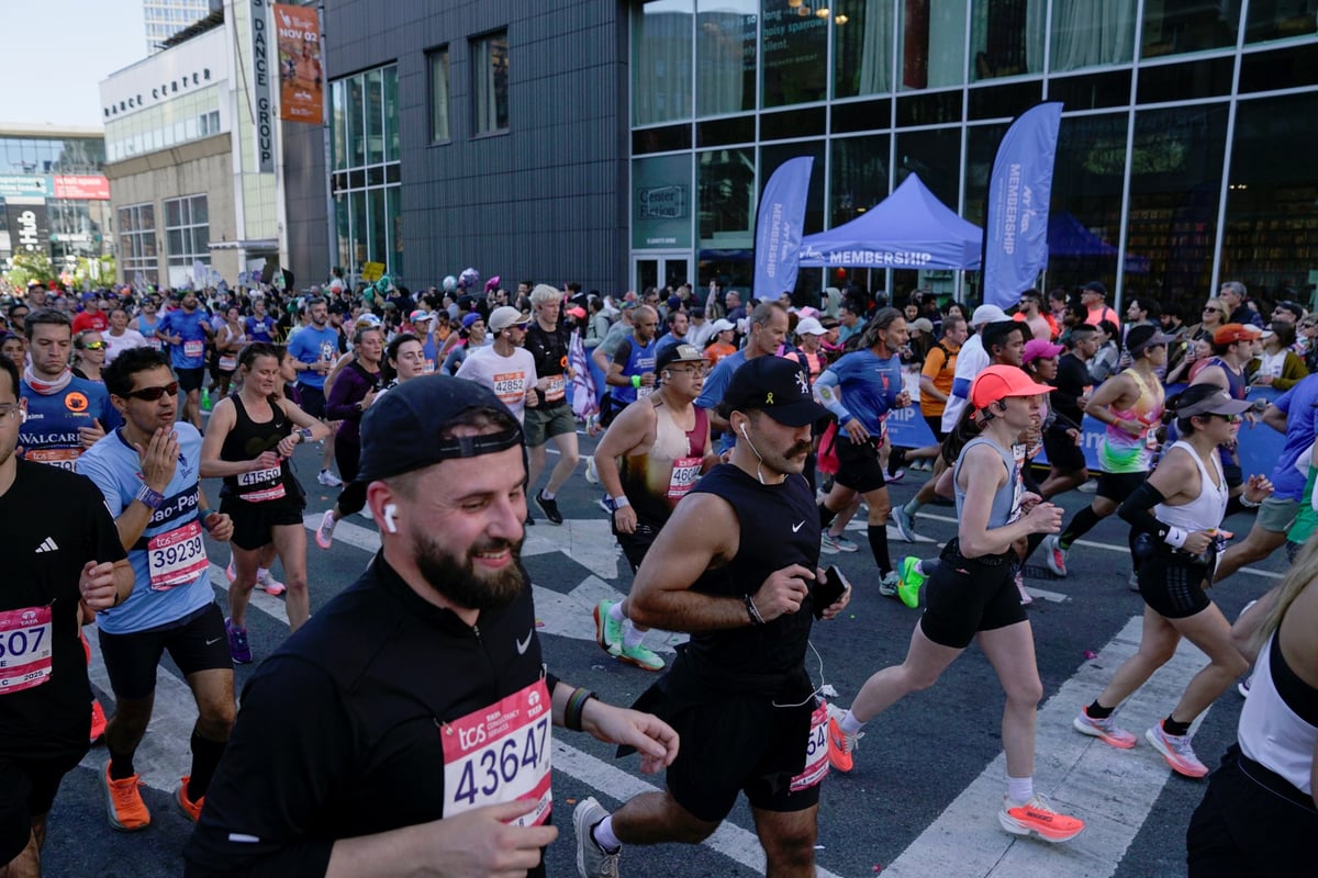 NYRR Membership Cheer Zone at the 2025 TCS New York City Marathon