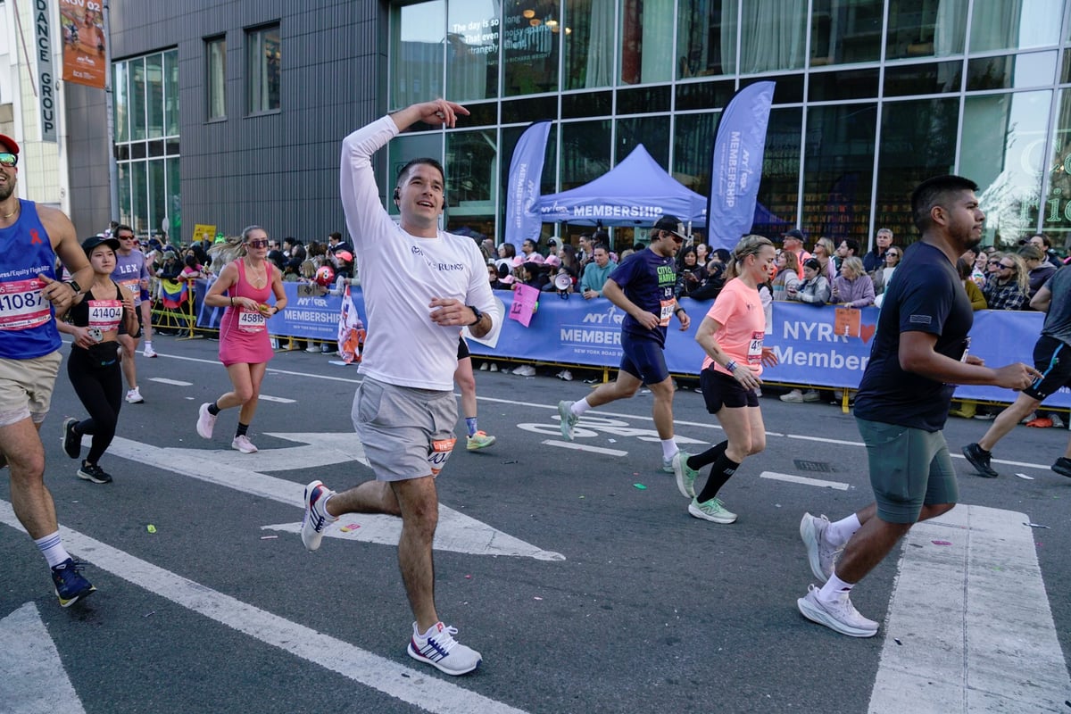 NYRR Membership Cheer Zone at the 2025 TCS New York City Marathon