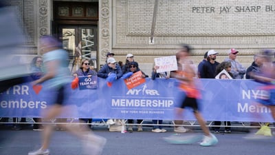 NYRR Membership Cheer Zone at the 2025 TCS New York City Marathon