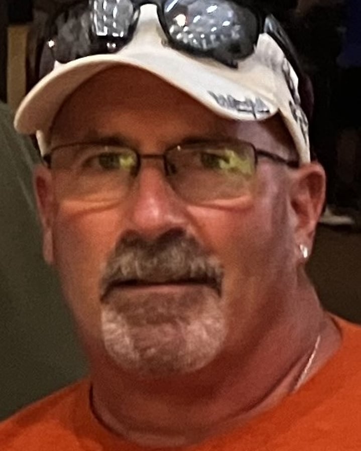 Headshot of Dennis Levasseur