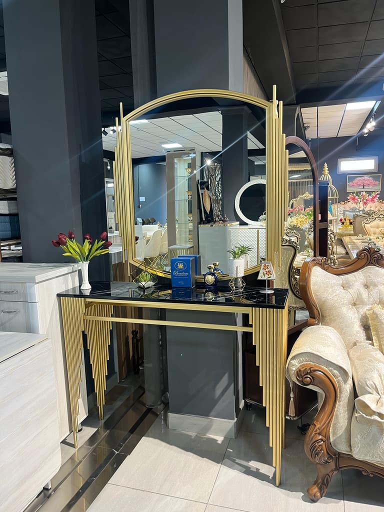 Консоль с зеркалом