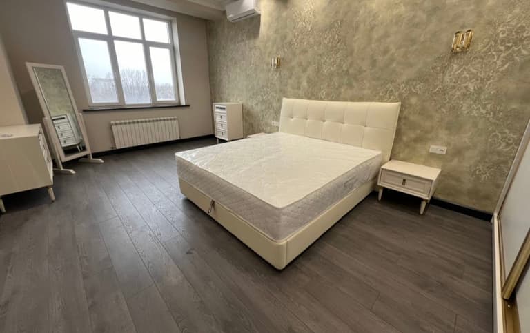 Кровать двуспальная 1,8