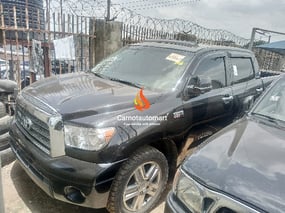 BLACK TOYOTA TUNDRA 2008