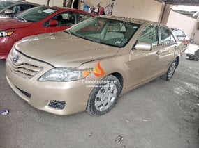 GOLD TOYOTA CAMRY LE 2011