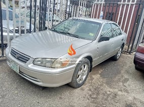 SILVER TOYOTA CAMRY 2009